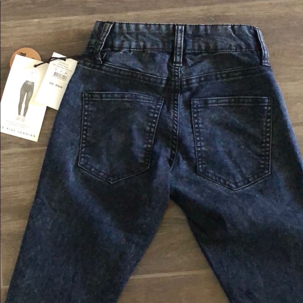 Mid Rise Jeggings - Picture 3 of 6